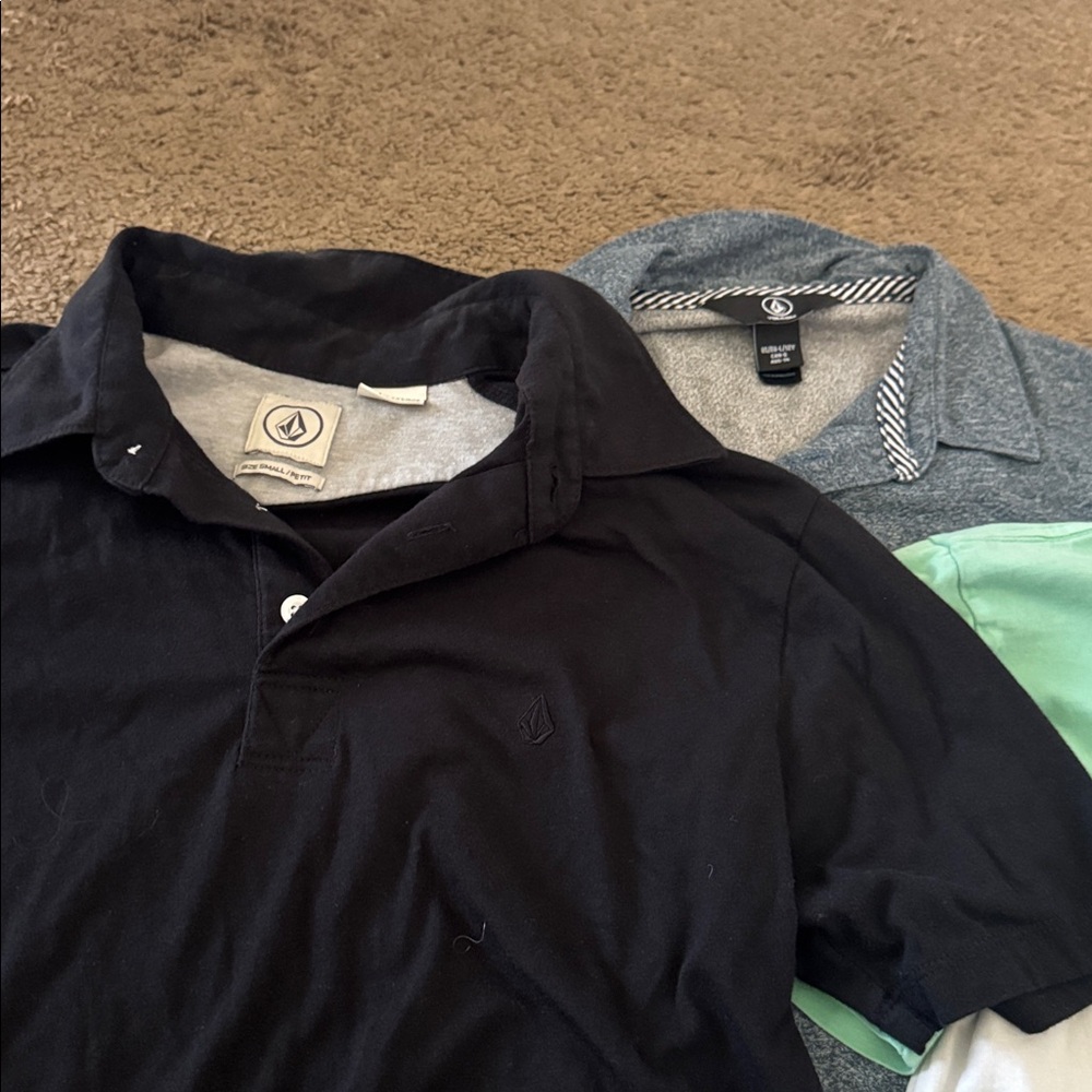 Volcom Youth T’s 8 total. M-L - Picture 6 of 10